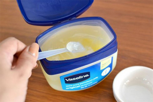 Dưỡng ẩm vaseline dễ dàng tại nhà với 3 tuyệt chiêu